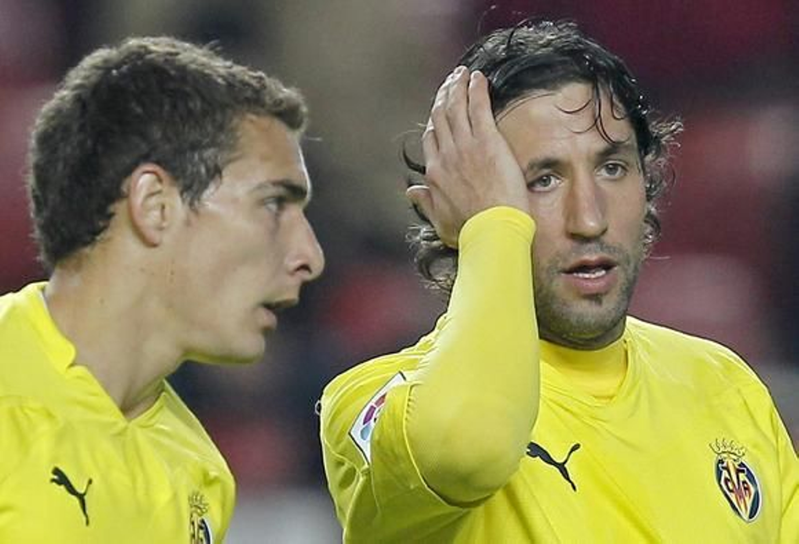 El Sevilla celebra la vuelta de Sergio Sánchez a los terrenos de juego con el pase a las semifinales de Copa del Rey ante el Villarreal (3-0). / EFE