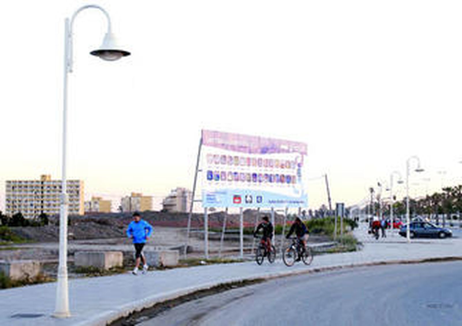 Detienen a una joven por conducir ebria, sin casco y temerariamente una moto