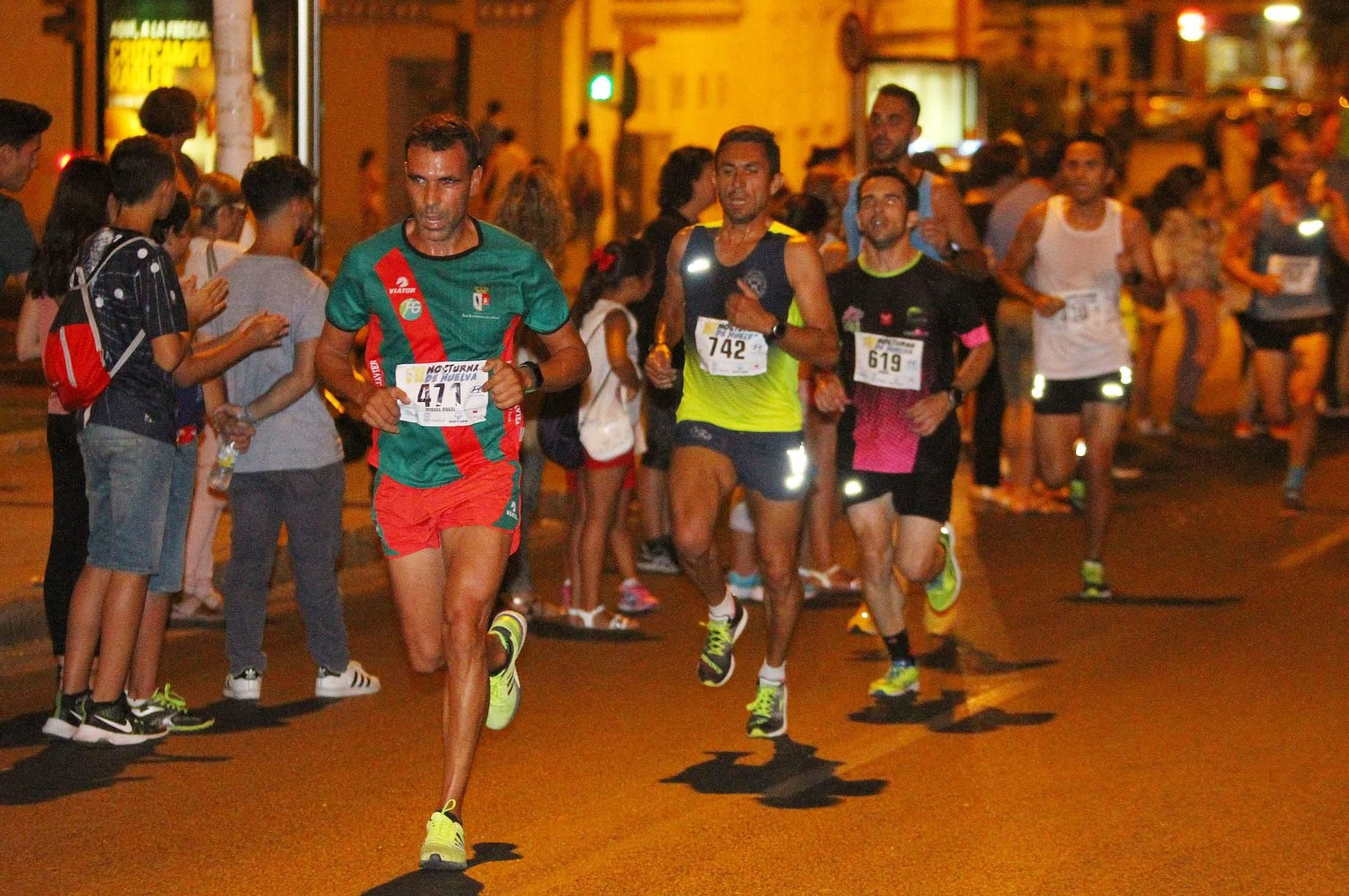 La VII Carrera Nocturna de Huelva en imágenes
