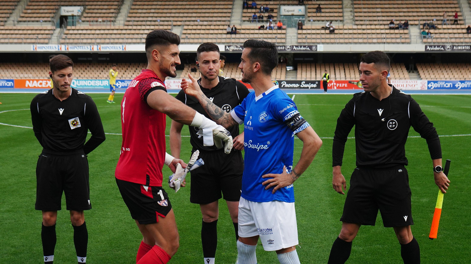 Imágenes del partido entre el Xerez DFC y el Vélez CF (0-0)
