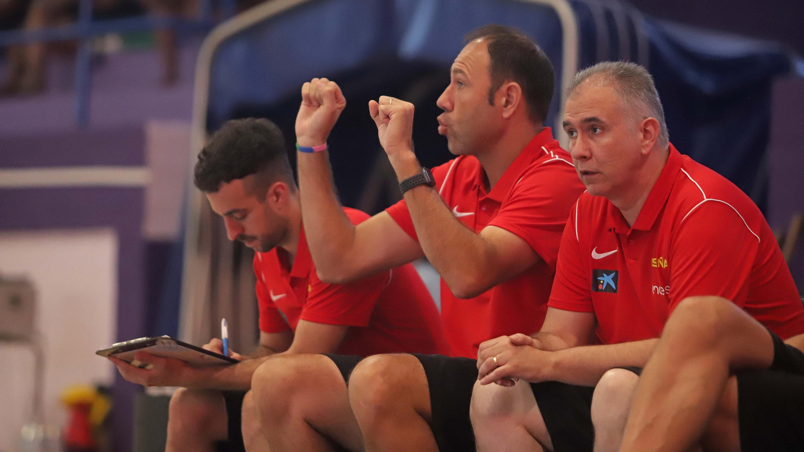Fotos del segundo partido de baloncesto entre España sub-20 y España sub-22 en La Línea