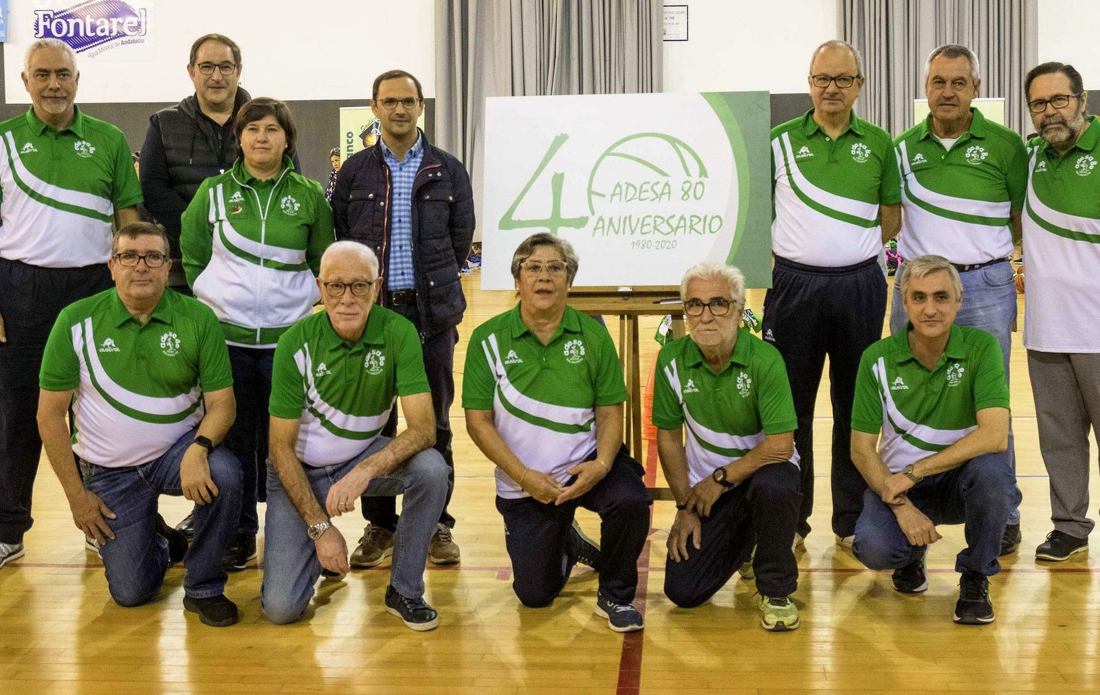 La presentación pública del logotipo del 40 aniversario de Adesa 80 Baloncesto en el pabellón del Complejo Polideportivo Municipal.