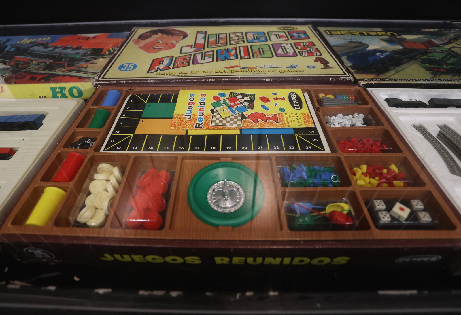 Exposición de juguetes antiguos en el Mercantil