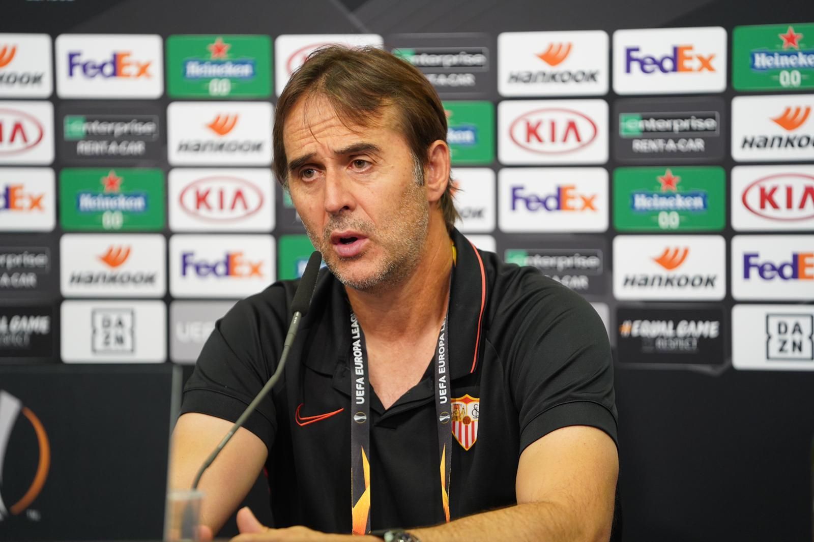 Julen Lopetegui, durante la rueda de prensa en el MSV Arena.