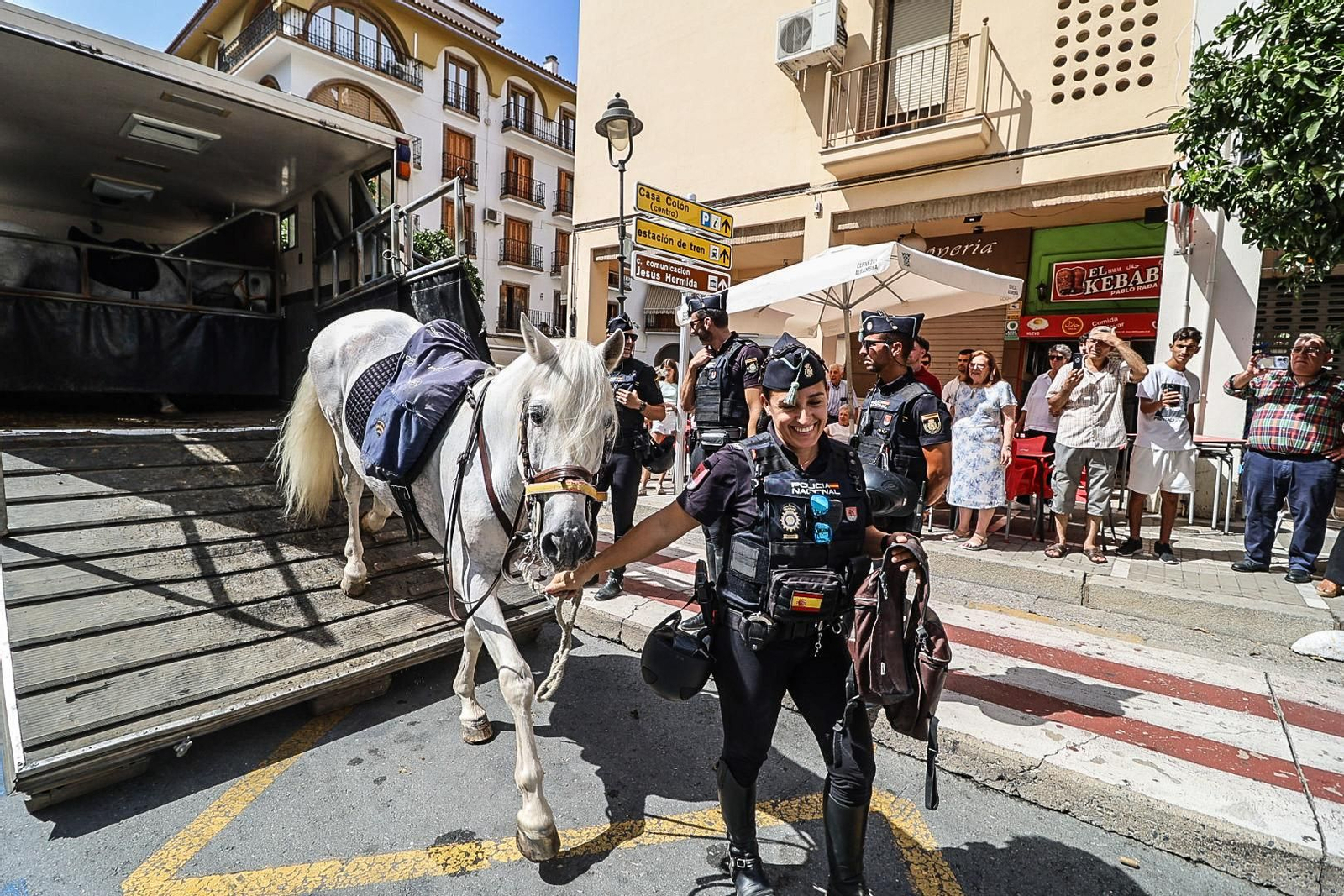 Imágenes del dispositivo de la Caballería de la Policía Nacional para la Magna Mariana
