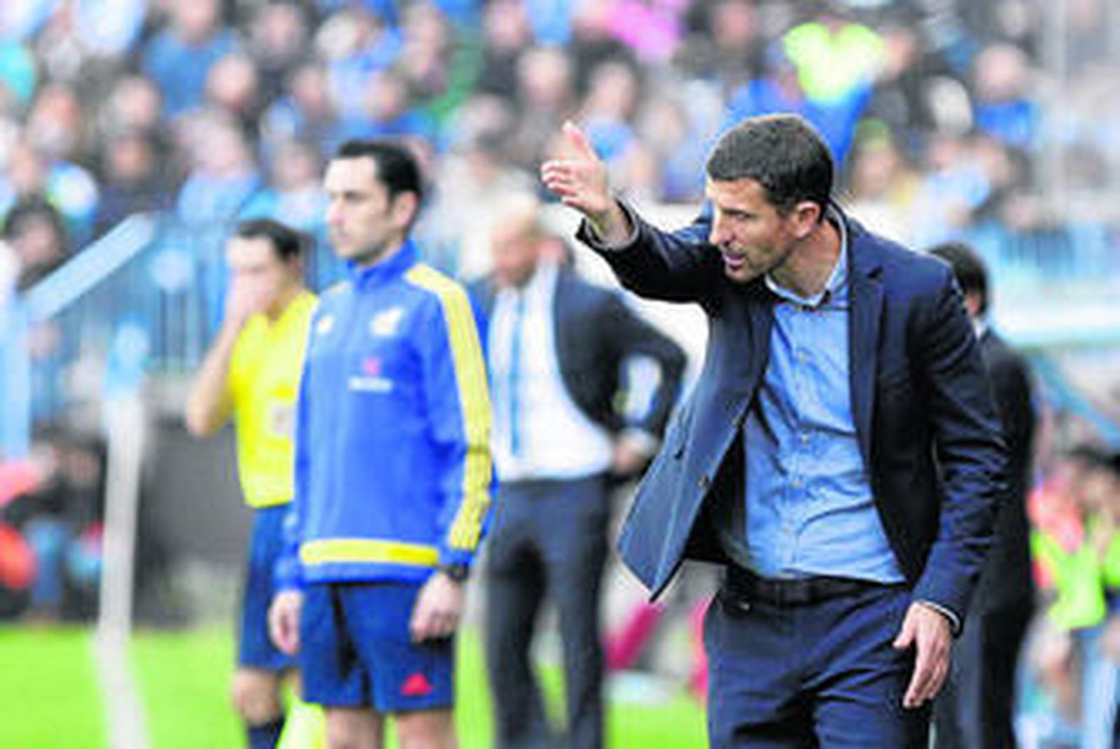Javi Gracia da unas directrices con vehemencia.