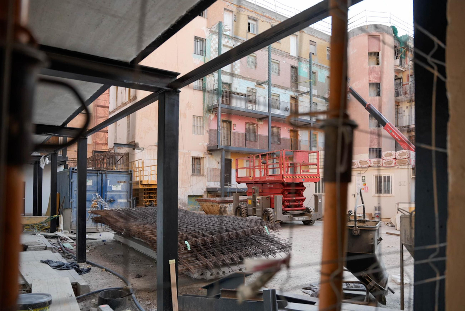 Las obras de rehabilitación en el edificio El Patio de Almería