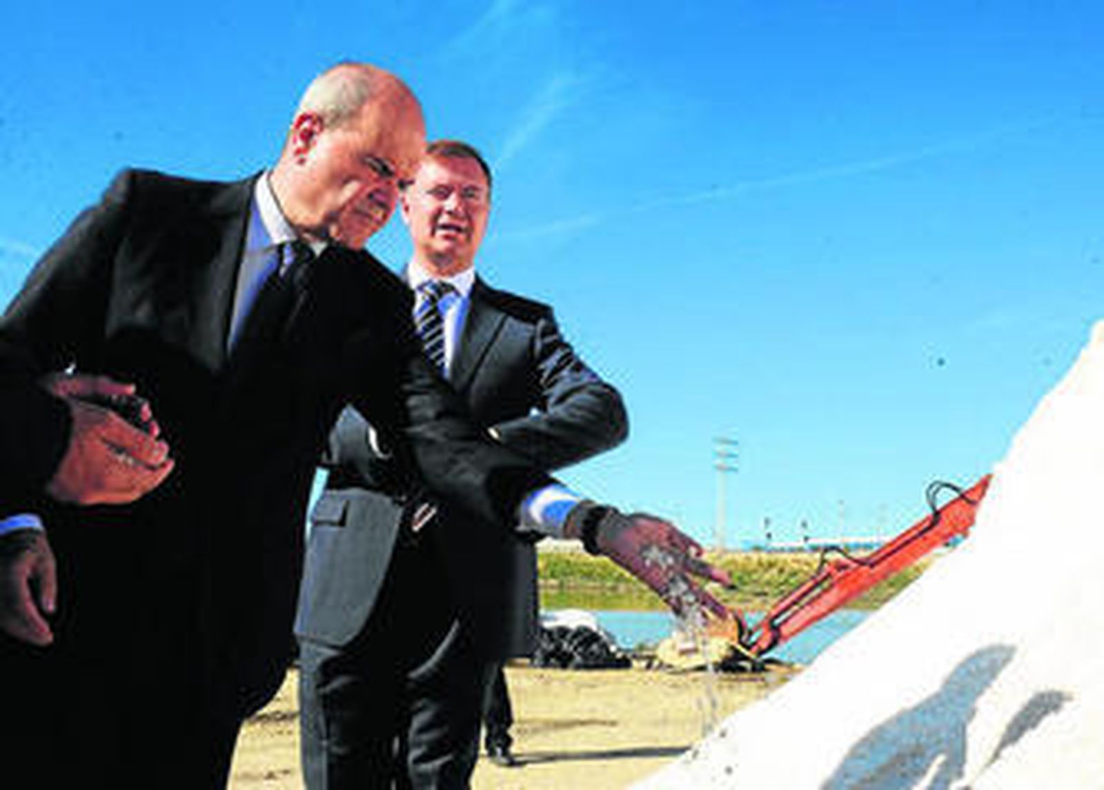 Manuel Chaves, ayer en la Salina San Vicente, en San Fernando.