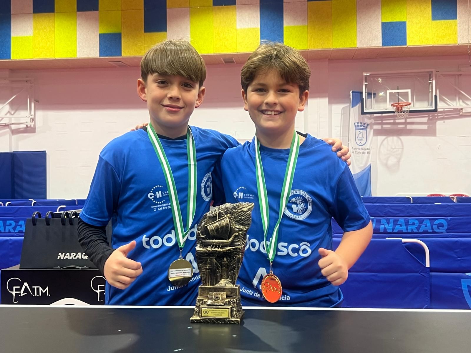 Los dos jóvenes palistas del CTM Jerez.