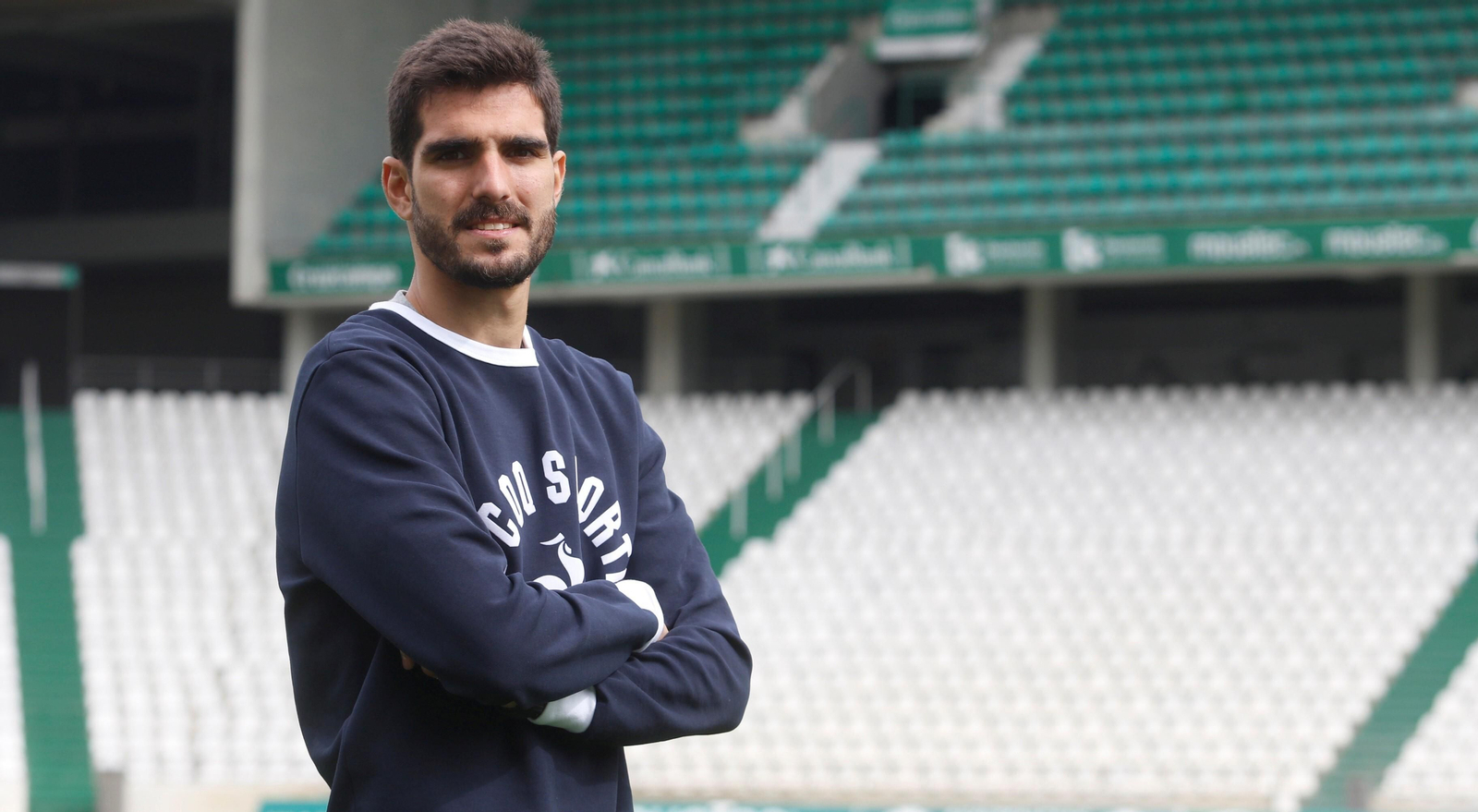 Bernardo Cruz posa para 'el Día' en una entrevista en El Arcángel.