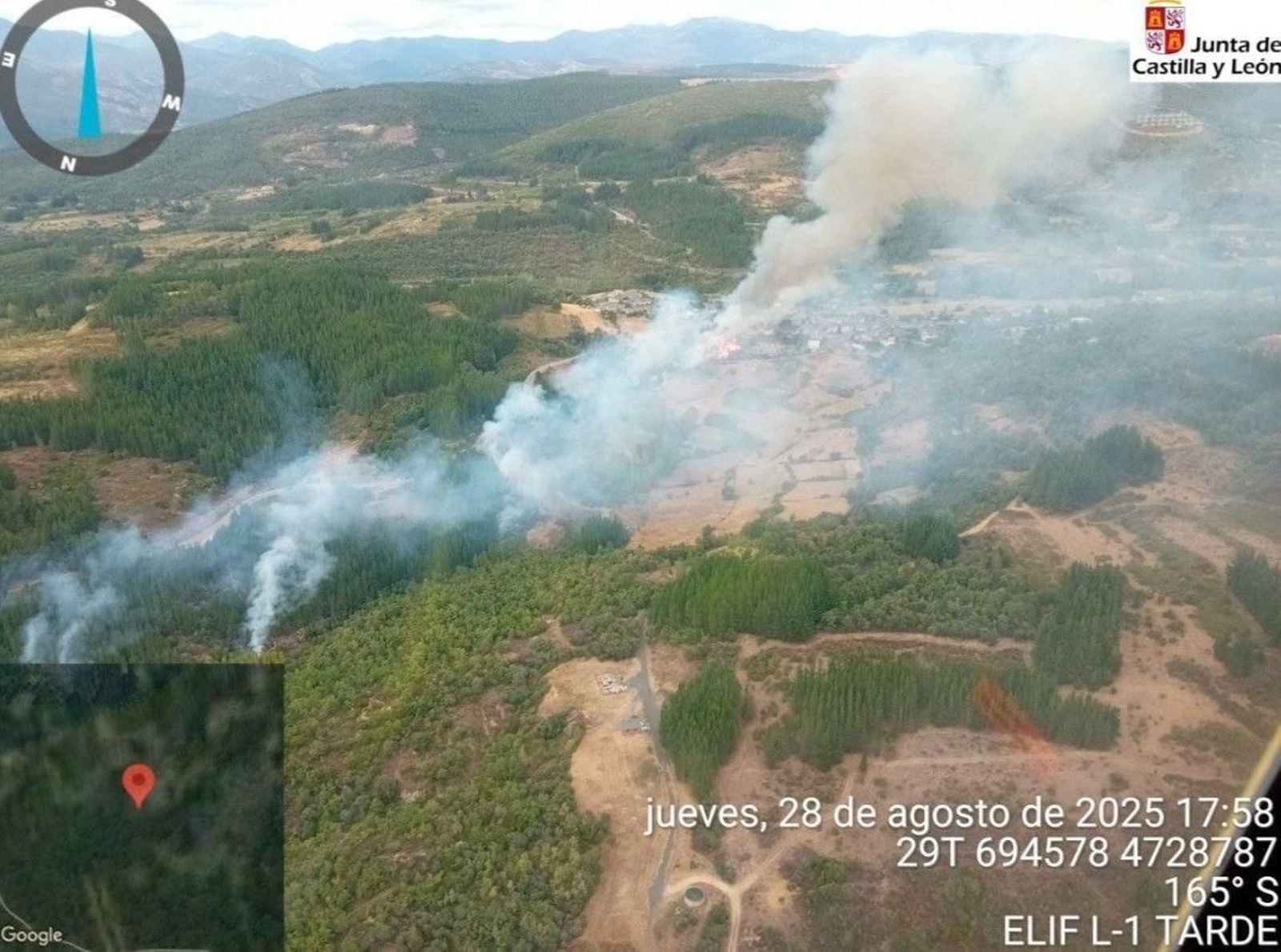 Vista aérea del fuego en Berlanga del Bierzo.