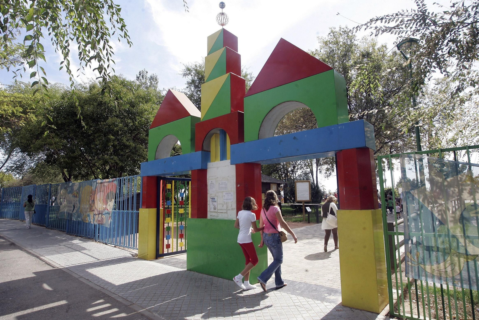 Portada de la Ciudad de los Niños de Córdoba.