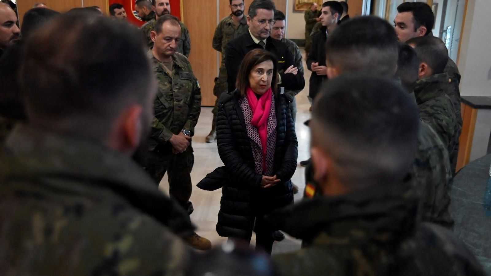 La ministra de Defensa, Margarita Robles, en Cerro Muriano tras el siniestro mortal.