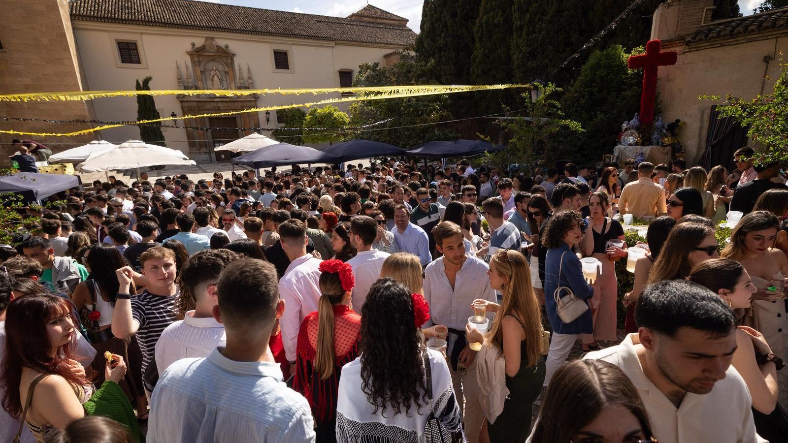 Encuéntrate en la mejores fotos del Día de la Cruz de Granada