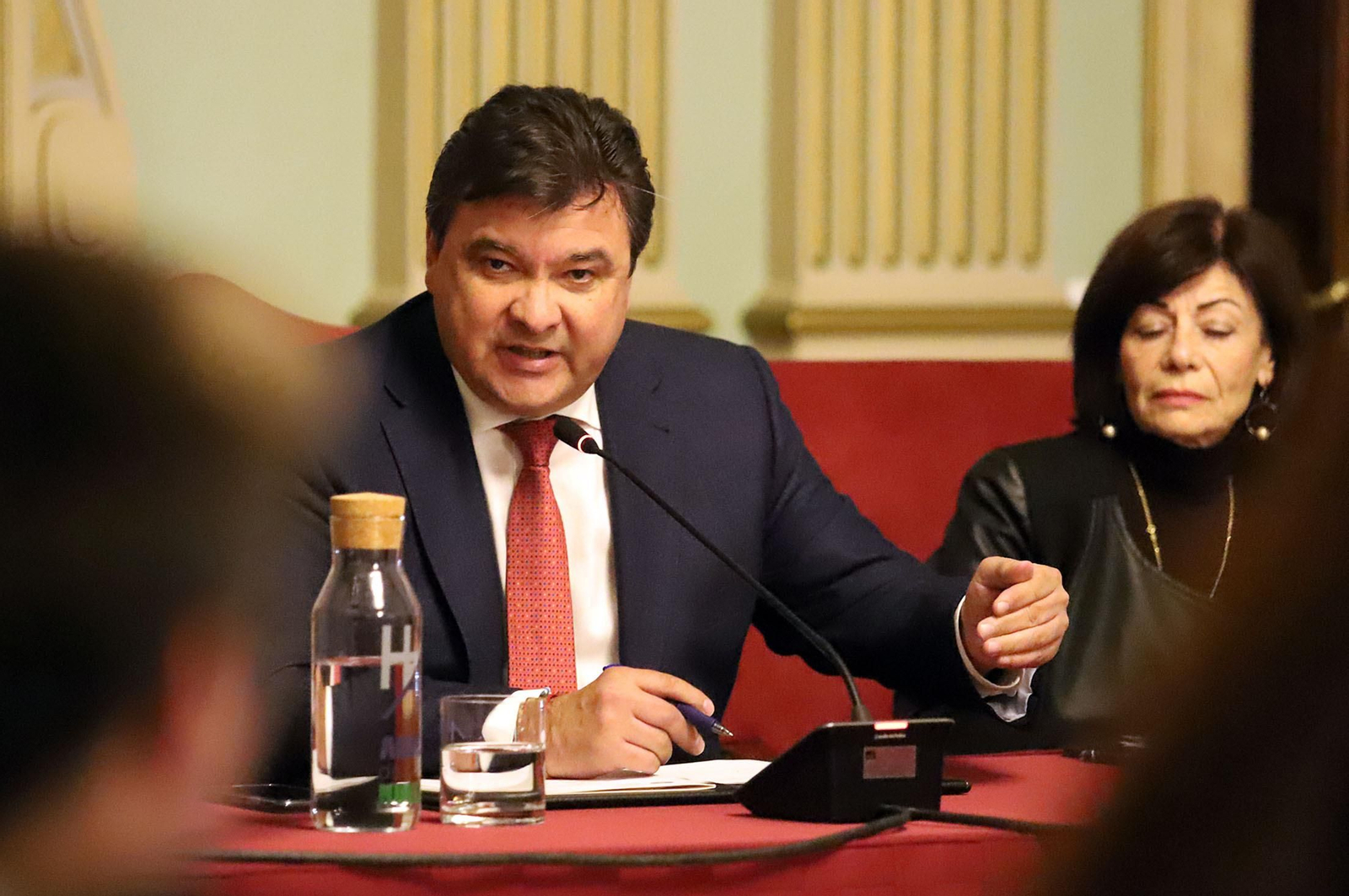 Imágenes del pleno extraordinario en el Ayuntamiento