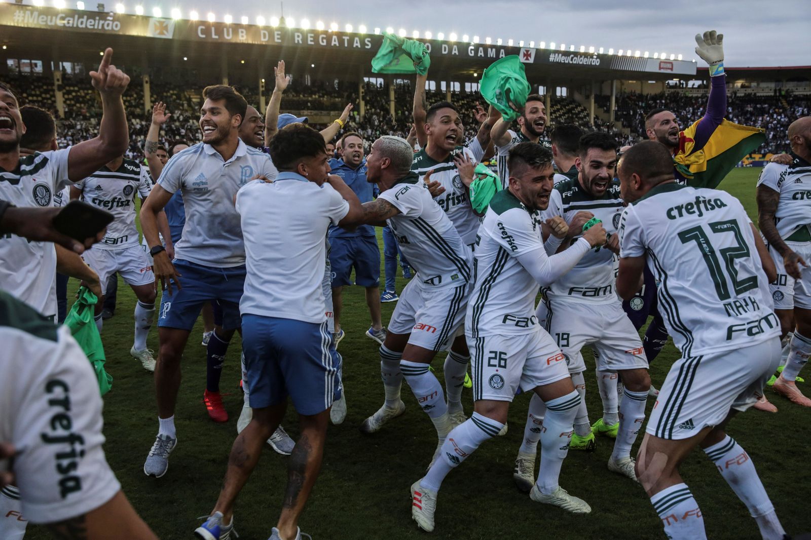 El Palmeiras celebra la consecución del título de Liha