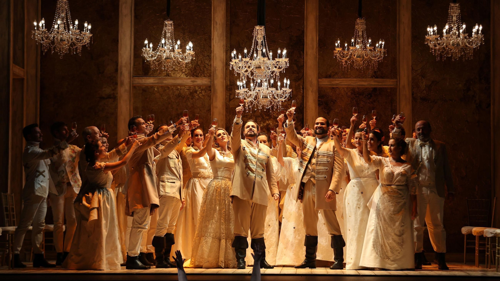 Imágenes de la ópera 'Don Gil de Alcalá' en el Teatro Villamarta de Jerez