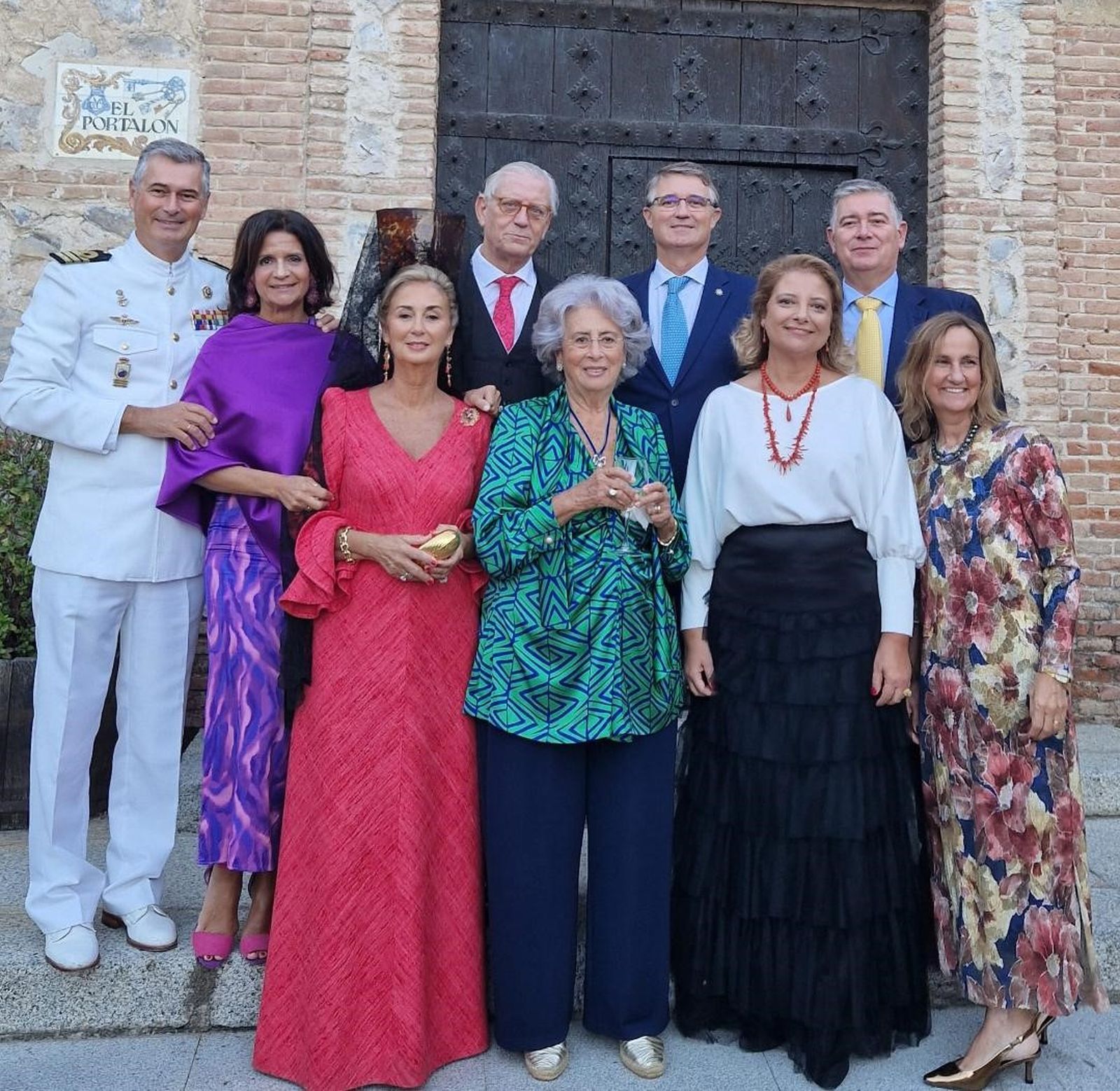 Los hermanos Manolo, Ángel, Javier y Reyes Cervera de la Paz,  Reyes de la Paz, Federico Carvajal, Silvia Sáenz de Santa María, Marta López de Ayala y Cristina Cuerda.