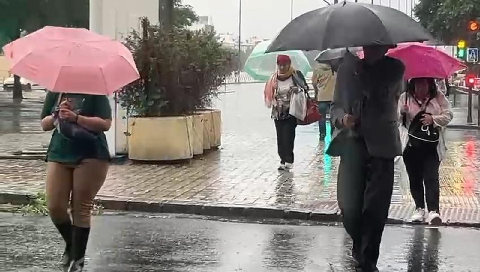 La lluvia azota la ciudad de Sevilla