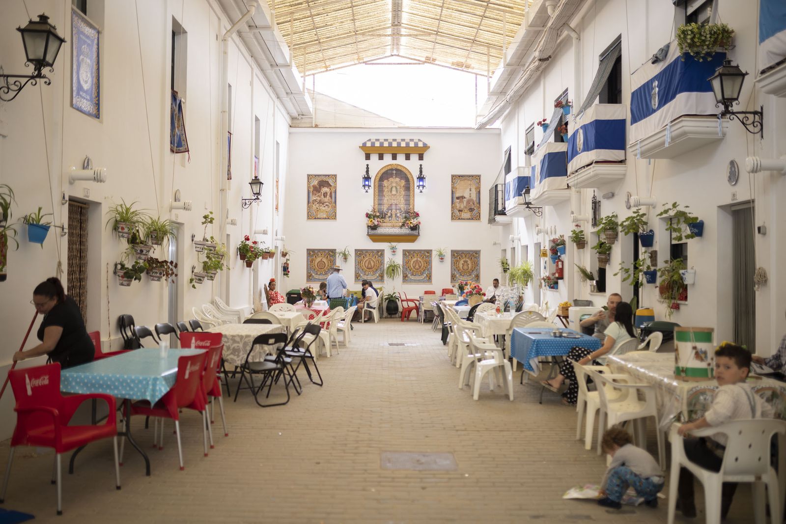 El Rocío 2023: Imágenes de ambiente en la aldea durante la presentación de las Hermandades