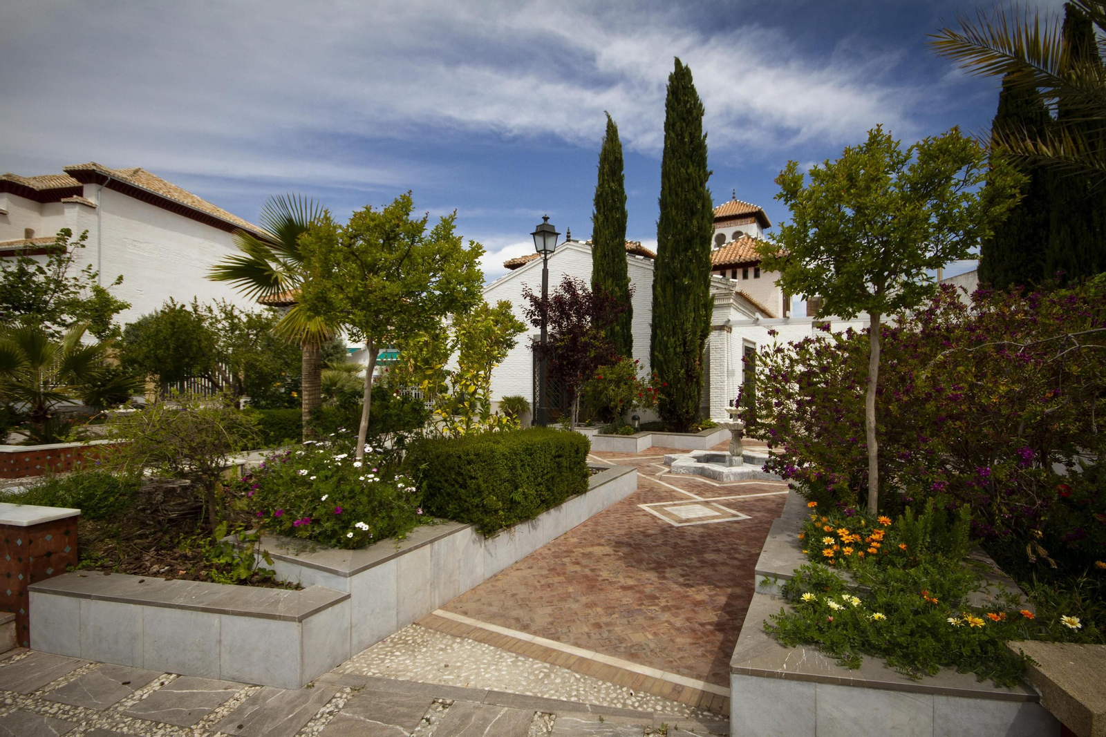 Fotos: la Mezquita Mayor de Granada, vacía por el confinamiento durante el Ramadán