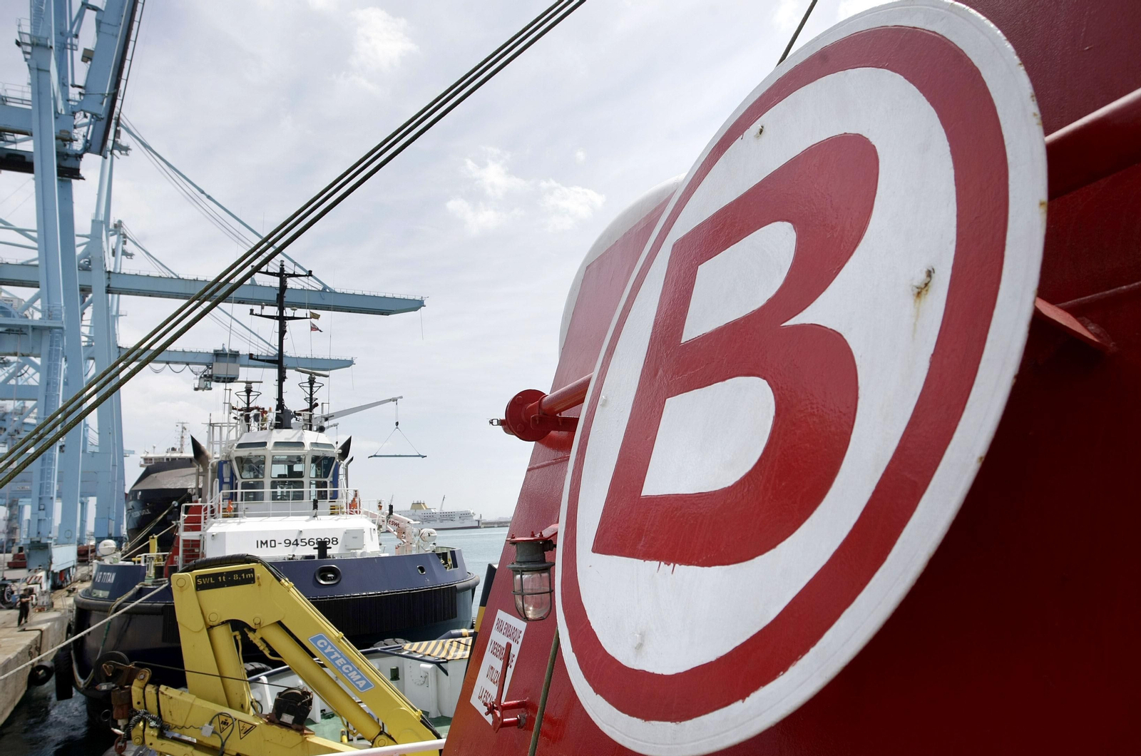 Dos remolcadores de Boluda en el Puerto de Algeciras.