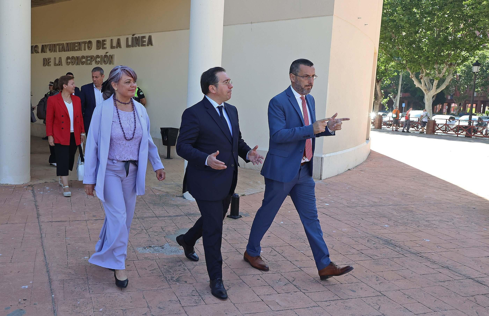 La reunión de José Manuel Albares con Juan Franco en el Ayuntamiento de La Línea, en imágenes