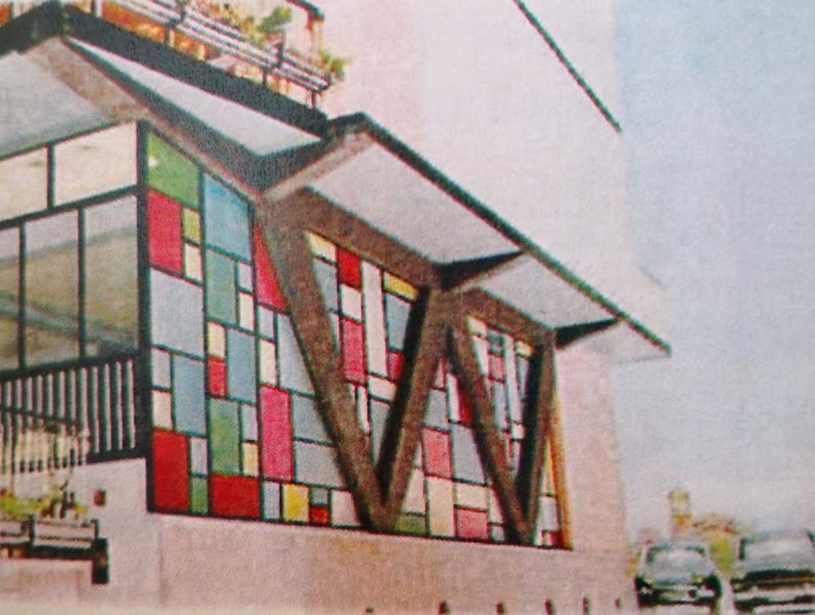 El interesante edificio del Manolo Manzanilla.