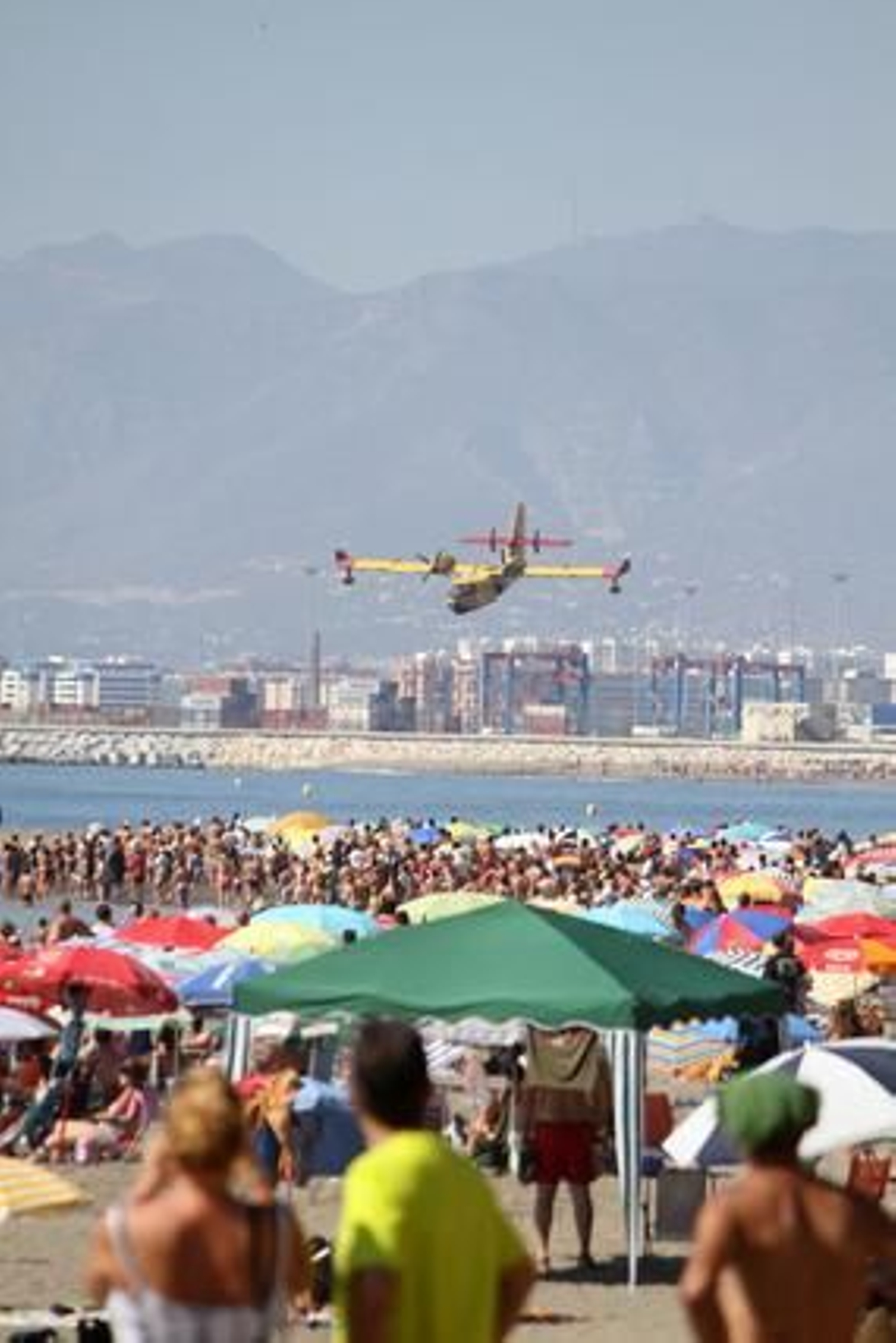 El II Festival Aéreo Internacional de Málaga, donde han participado 35 aeronaves y 90 pilotos, ha contado con la presencia de más de 250.000 personas.

Foto: Yolanda Montiel