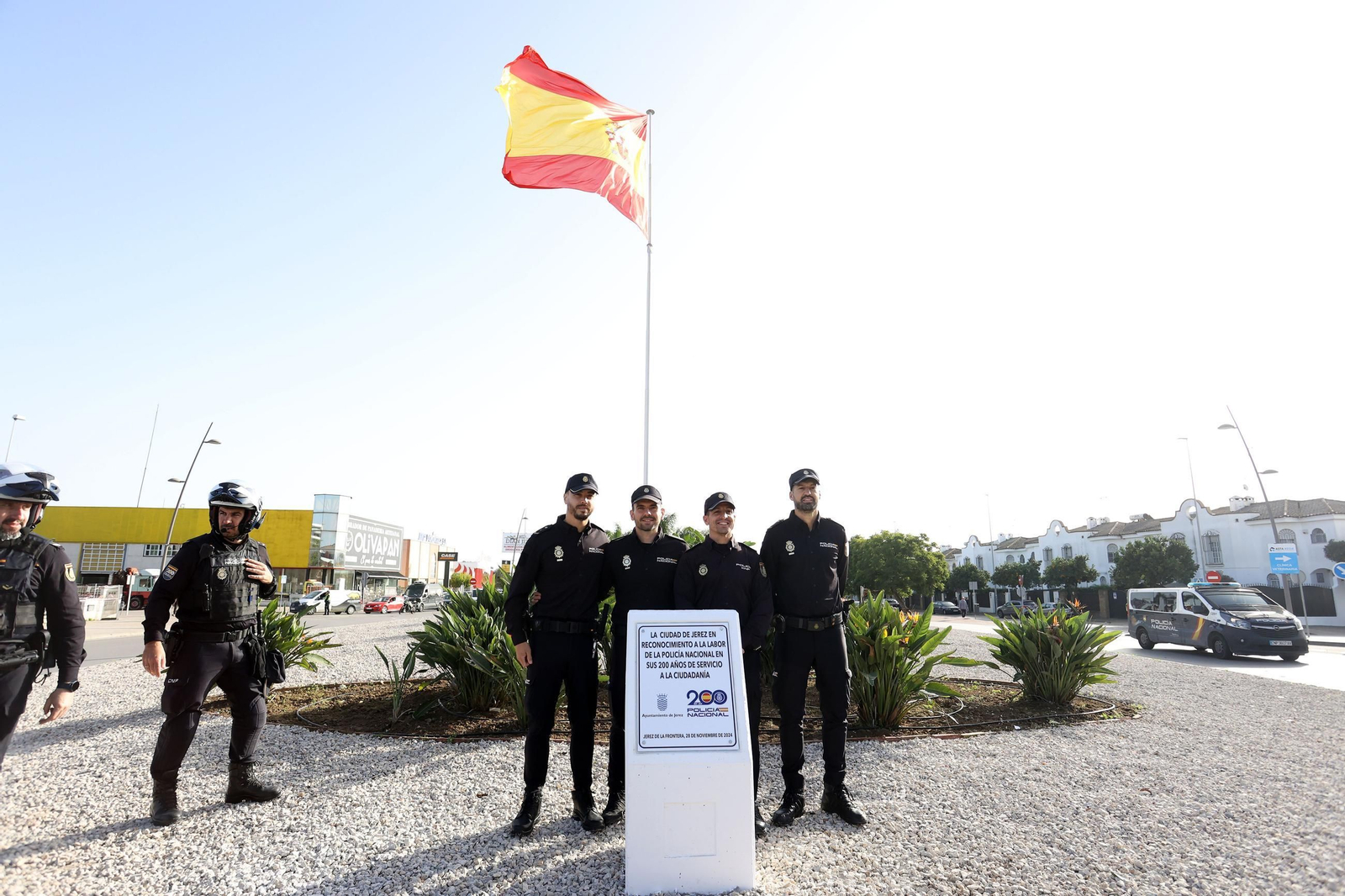 Imágenes de la inauguración de la rotonda de la Policía Nacional en Jerez