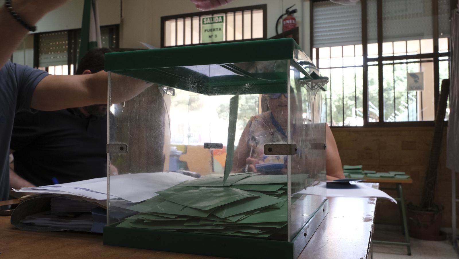 Imágenes de la votaciones en Almería al parlamento andaluz