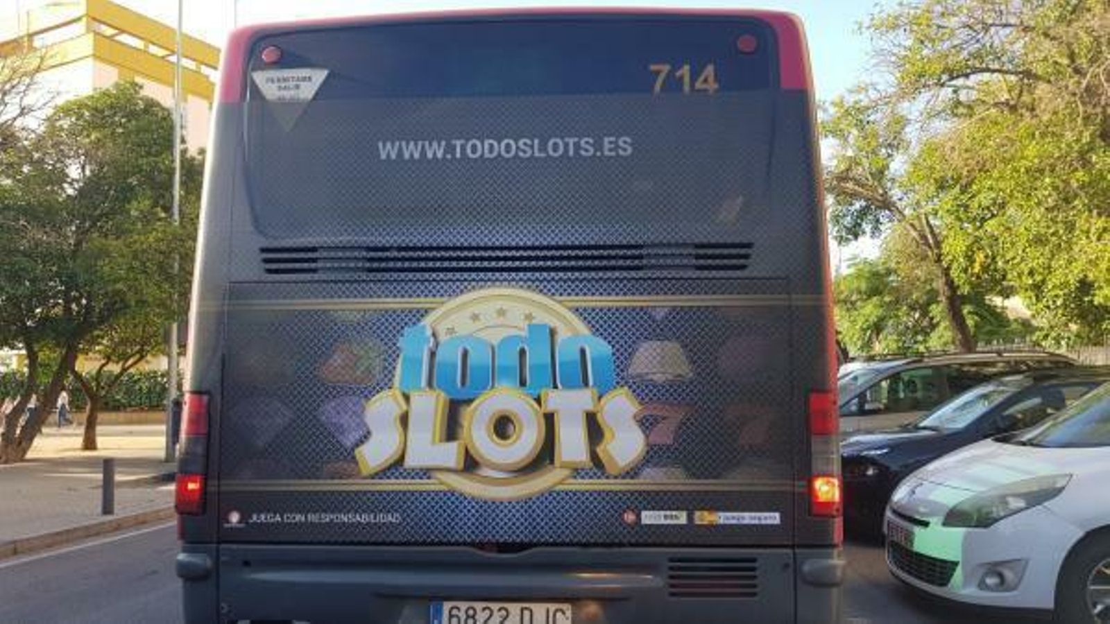 Publicidad en los autobuses de Tussam que se retiró en junio.