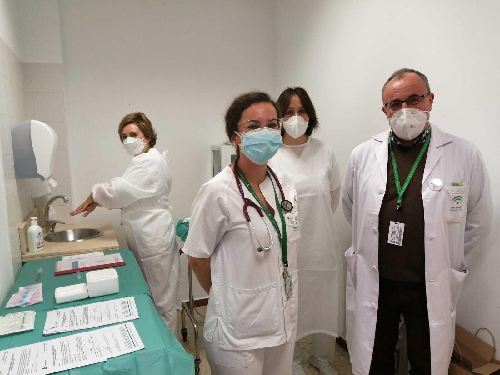 Así ha empezado la vacunación en el Virgen de las Nieves de Granada