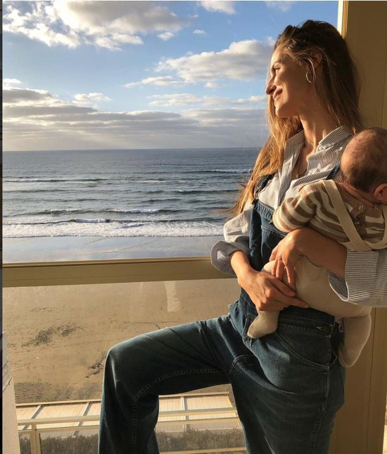 Ariadne Artiles se convirtió en mamá el 31 de diciembre y Eva González el 4 de marzo.