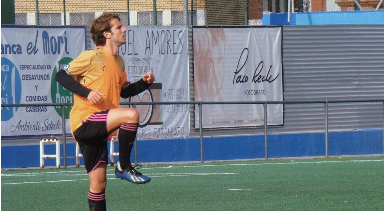 Ramón González calienta antes de un partido.