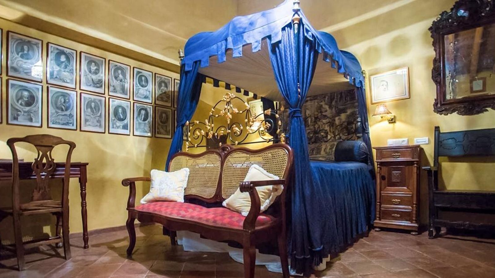 Una de las habitaciones del Palacio de San Benito