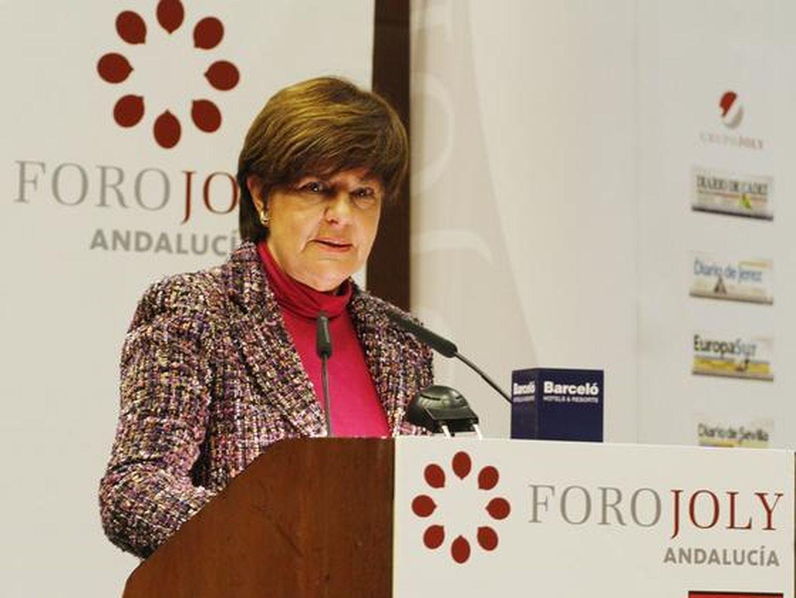 Josefina Cruz Villalón en su intervención en el Foro Joly.  Foto: Juan Carlos Vazquez / Victoria Hidalgo