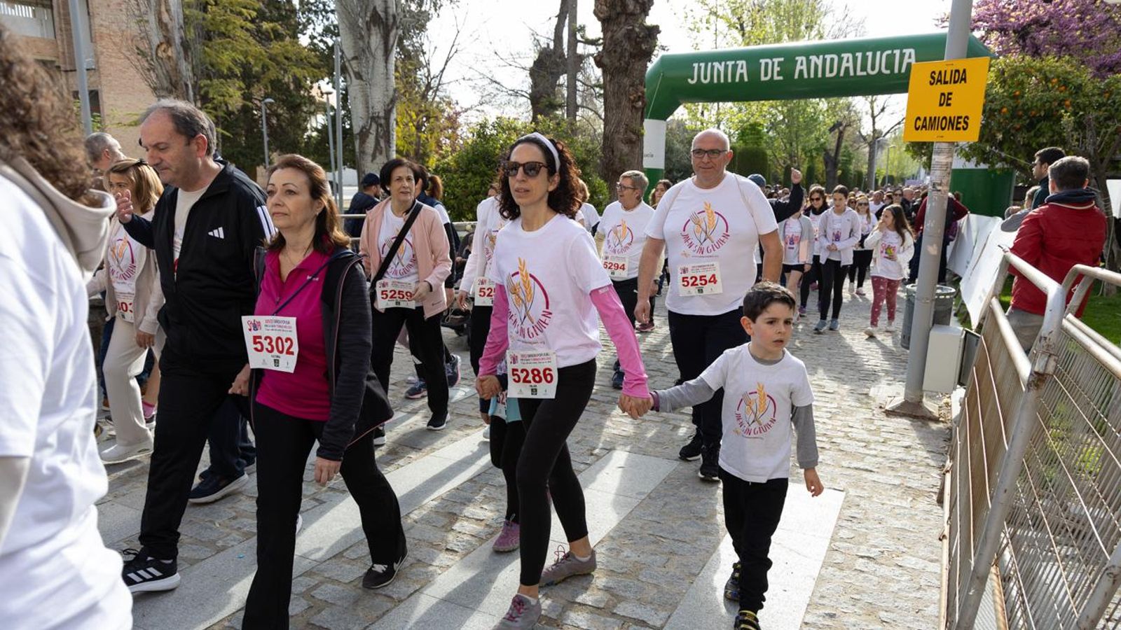 Más de 2.100 participantes corren para promover la salud en Jaén, en imágenes (1)