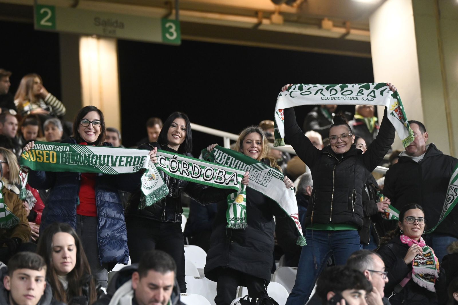 Las fotos del espectacular ambiente en El Arcángel en el derbi andaluz entre Córdoba CF y Málaga