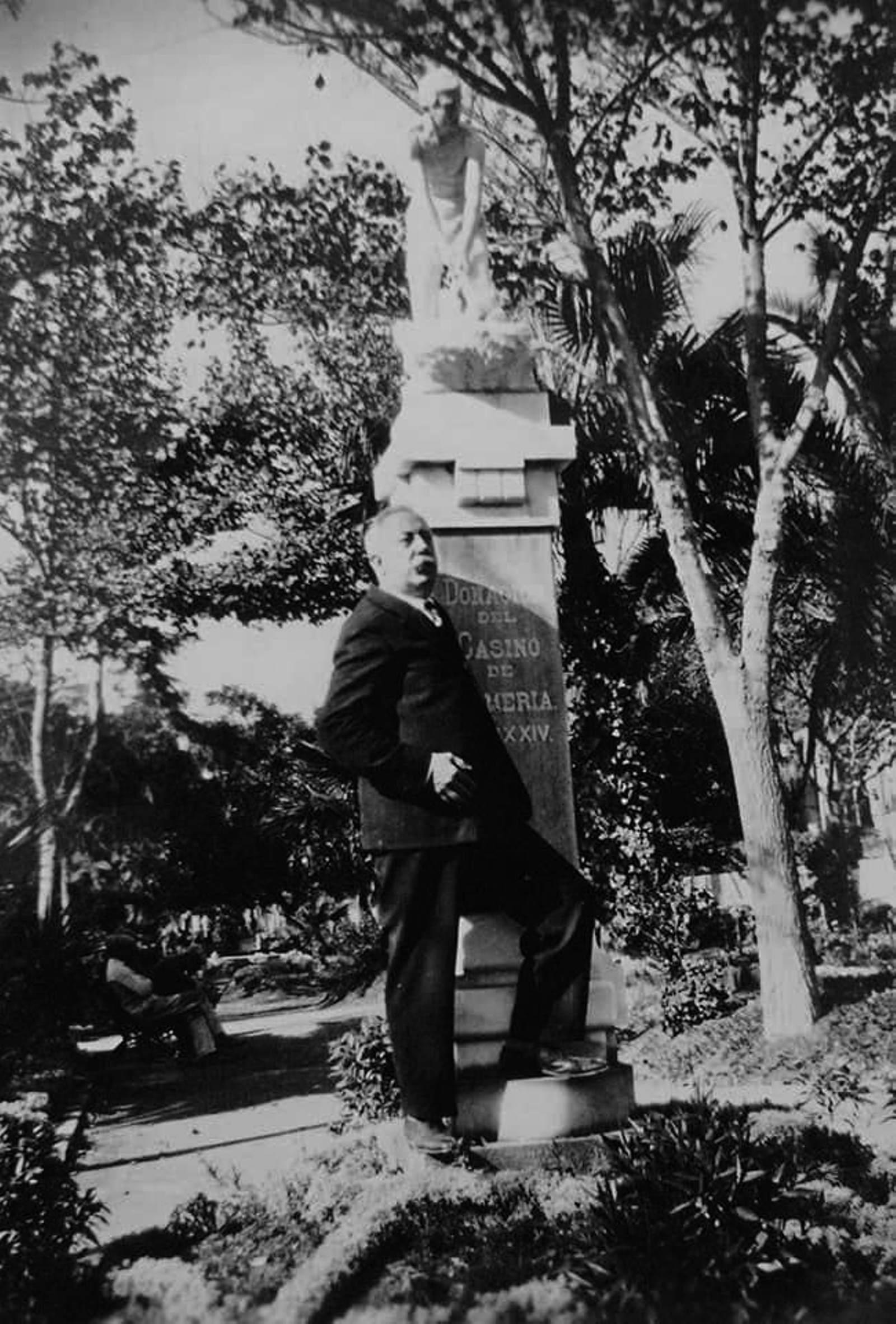 Escultura El Picapedrero. Donada por José Molero Levenfeld en nombre del Casino de Almería