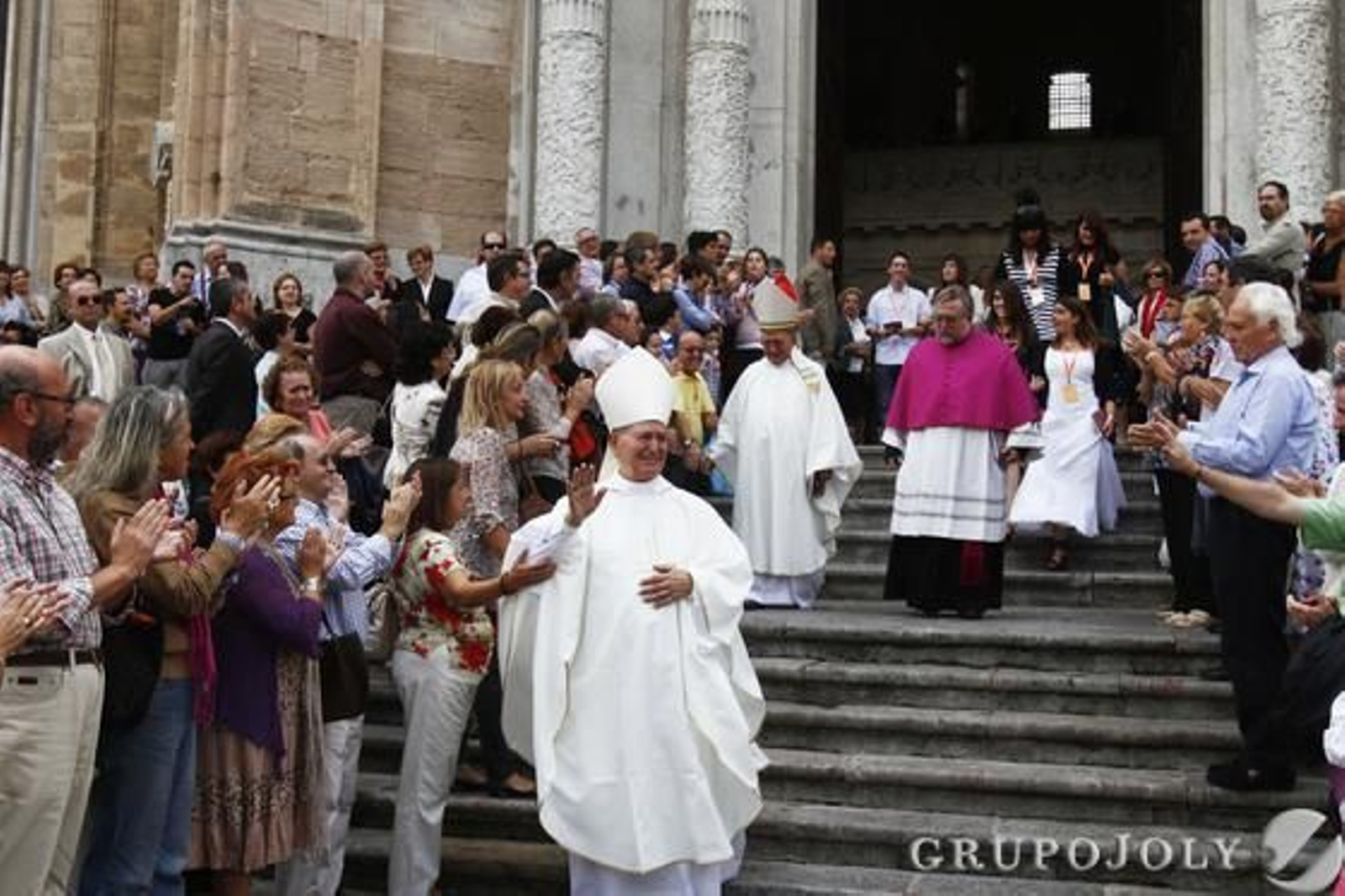 Imágenes de la toma de posesión del nuevo obispo de Cádiz y Ceuta, Rafael Zornoza Boy, en la Catedral de Cádiz.

Foto: Lourdes de Vicente - Joaquin Pino