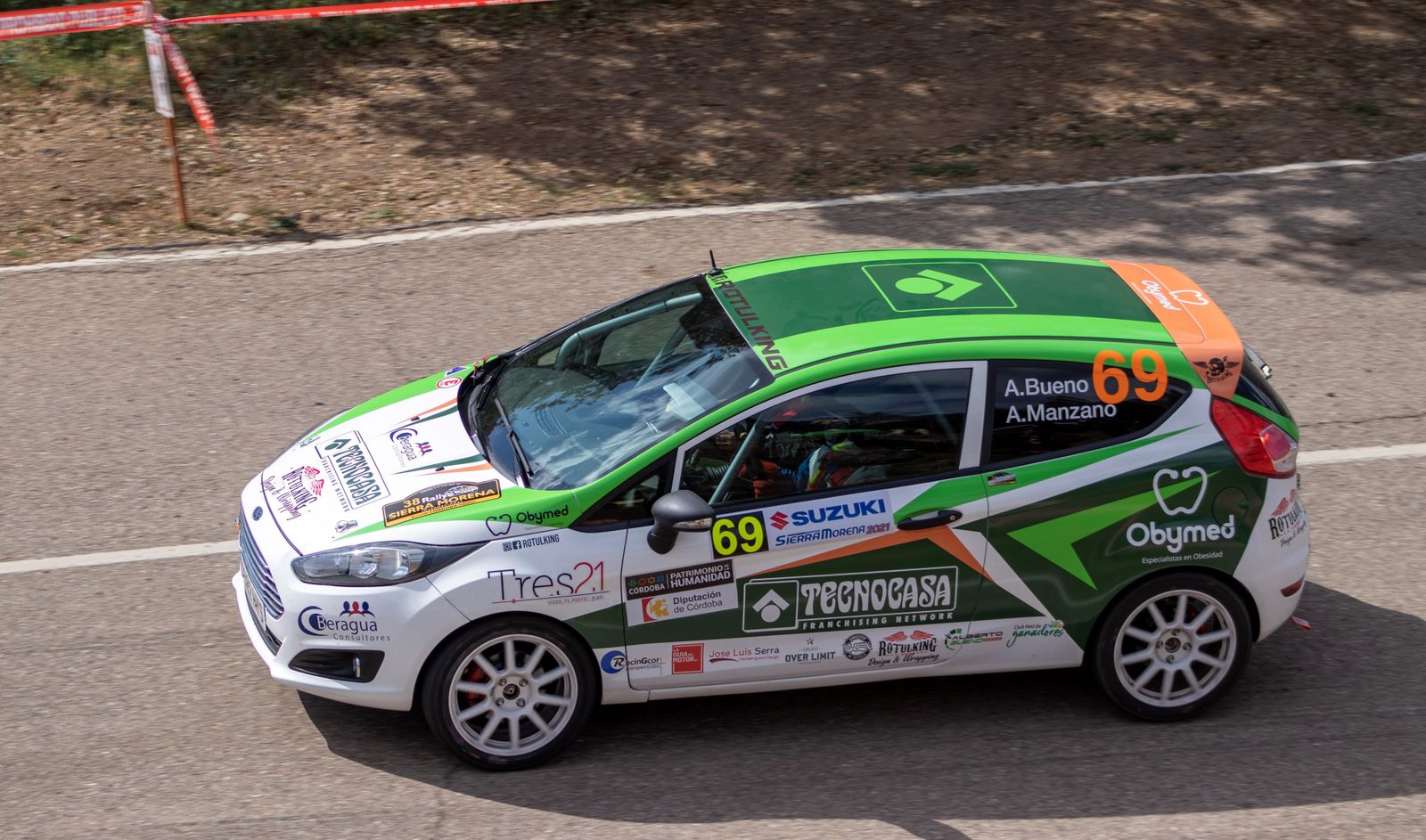 Alberto Bueno, en su paso por el tramo de Obejo en el 38 Rally Sierra Morena.