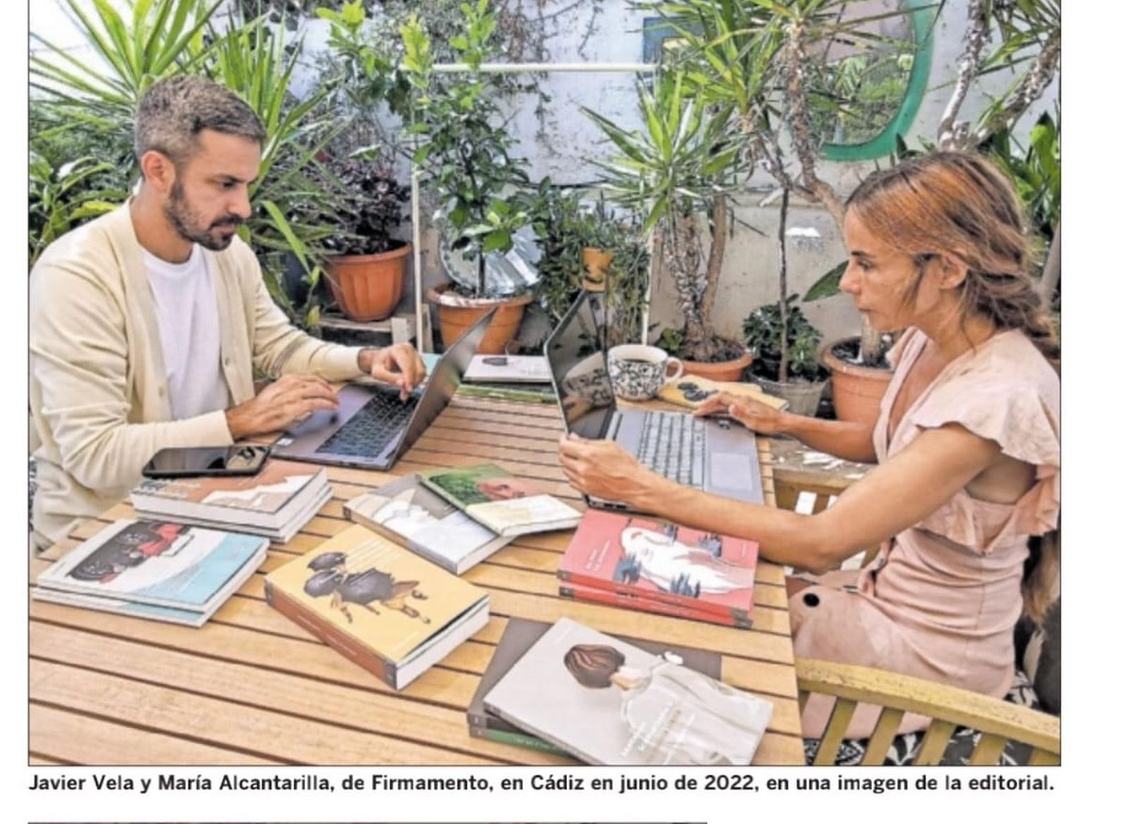 Javier Vela y María Alcantarilla en El País