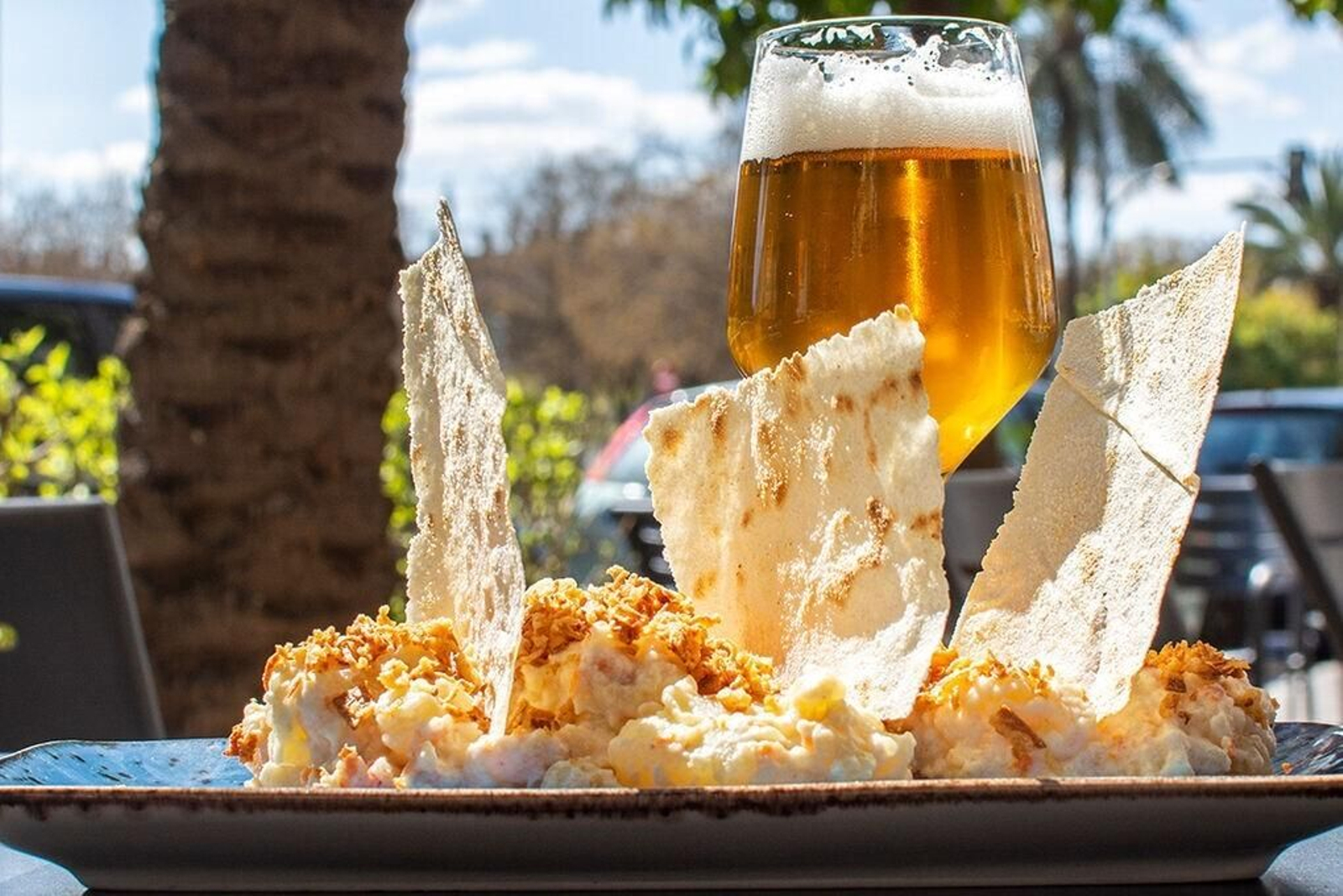 La de El Boquerón es una ensaladilla próxima a los cánones, pero siempre con un guiño a la modernidad
