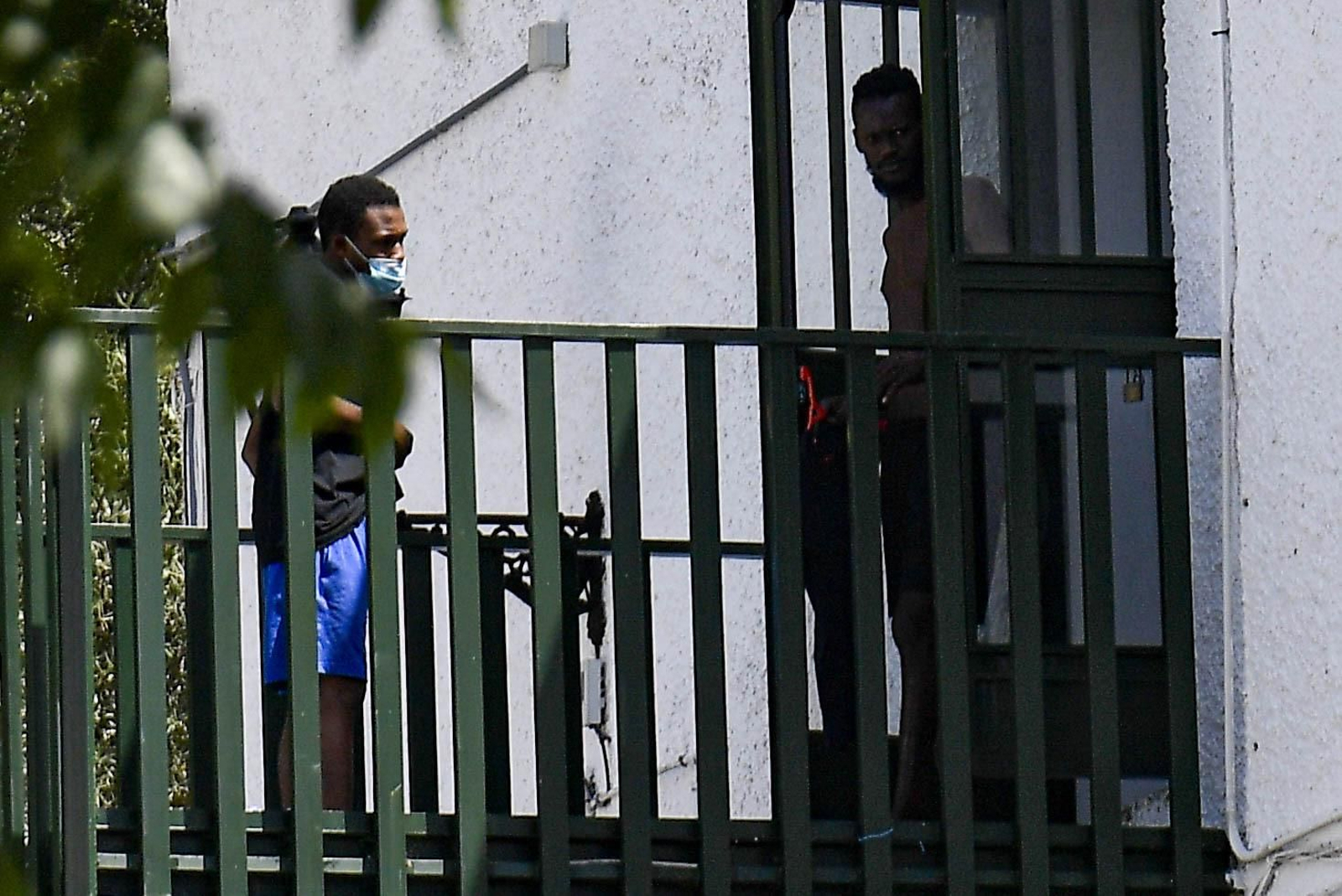 Dos de los inmigrantes en cuarentena del albergue de Víznar