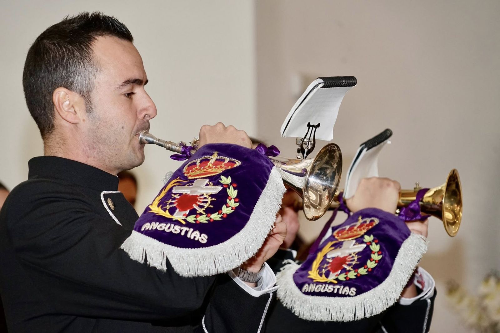 La AM de Las Angustias de Vícar viste de gala su música con un nuevo uniforme