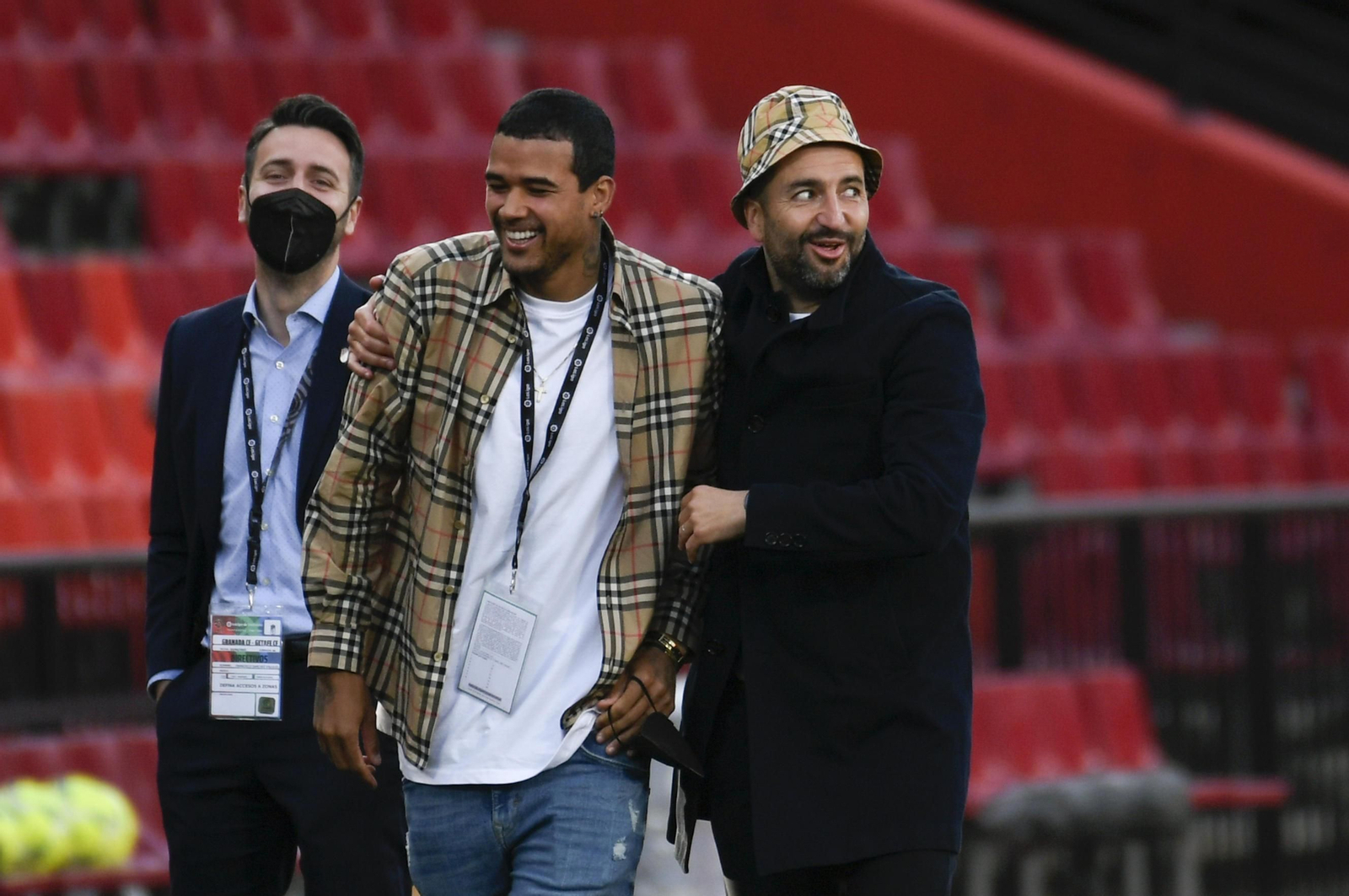 Diego Martínez junto a Fran Sánchez y Kenedy tras su último partido dirigido con el Granada CF.