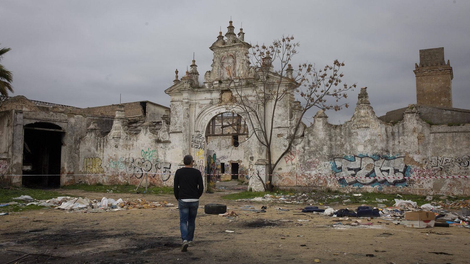 La portada barroca de la finca.
