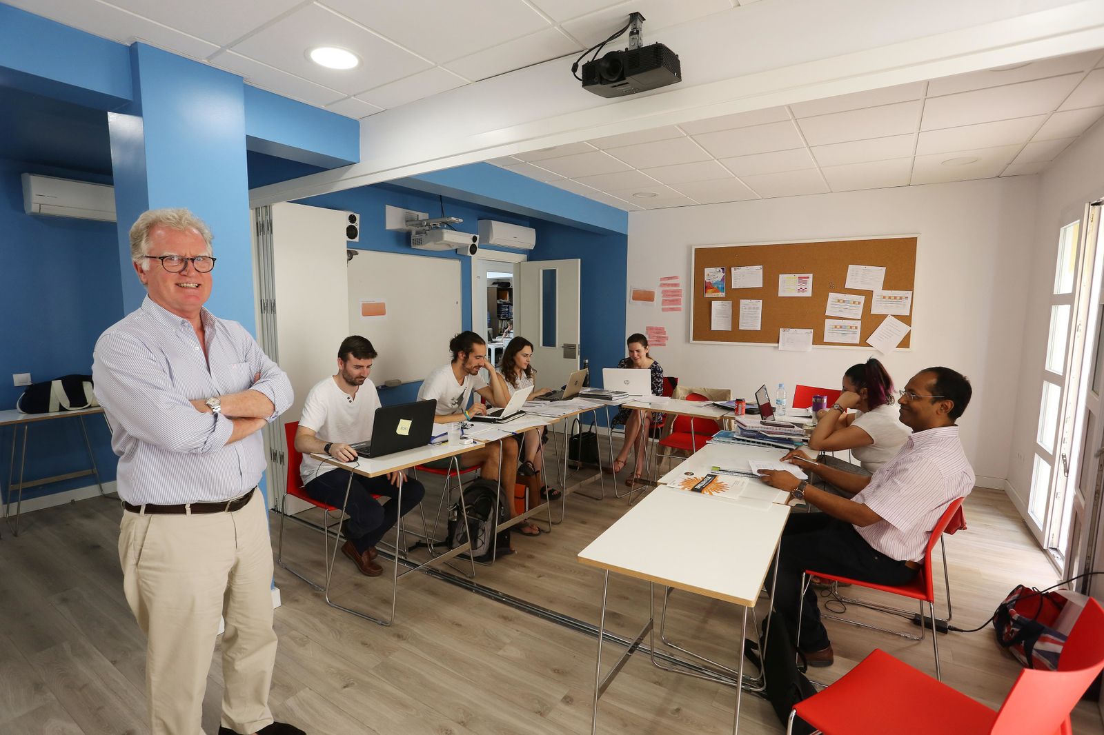 Gerry Rylance, junto a algunos de los componentes del curso.