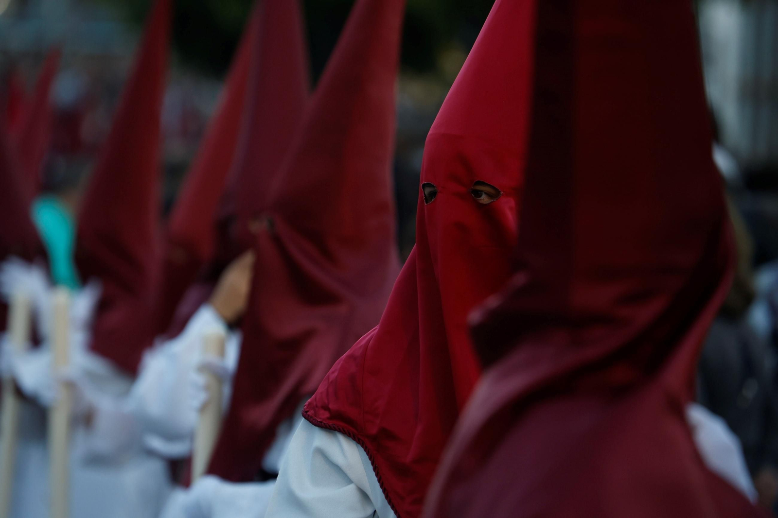 La procesión del Descendimiento en este Viernes Santo de Córdoba, en imágenes